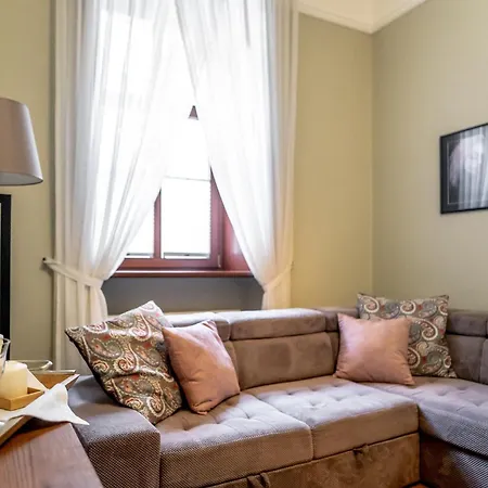 Old Town Ac Main Raiway Station Apartman